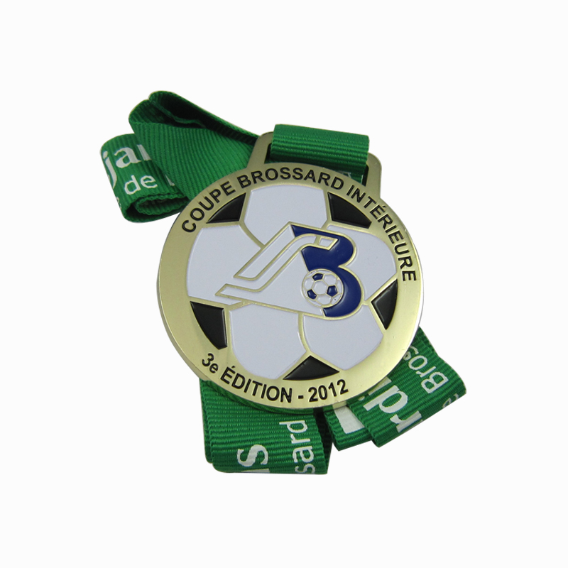 စျေးပေါသောဒီဇိုင်းဖြင့် စိတ်ကြိုက်သွပ်အလွိုင်း American Soft Enamel Football Medal (3) ခု၊