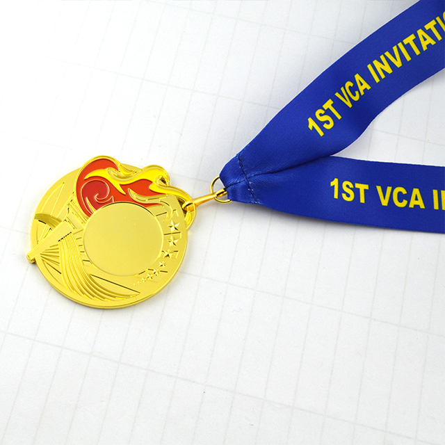Aukštos kokybės 2D tuščiavidurio dizaino dengimo aukso drožlėmis pagal užsakymą pigus cinko lydinio tuščias metalinis medalis (3)